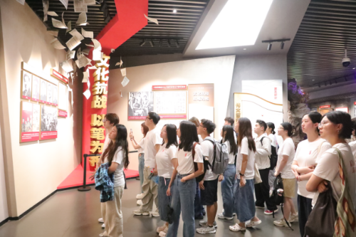 0814改 南方報業傳媒集團組織青年赴東江縱隊紀念館開展愛國主義教育.docx_2